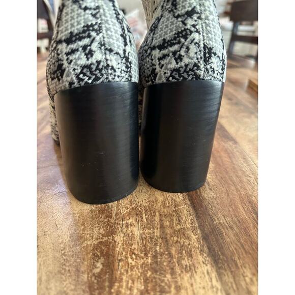 Steve Madden Women's Snake Print Textile Trent Knit Ankle Bootie Shoes Size 9M - Picture 9 of 12